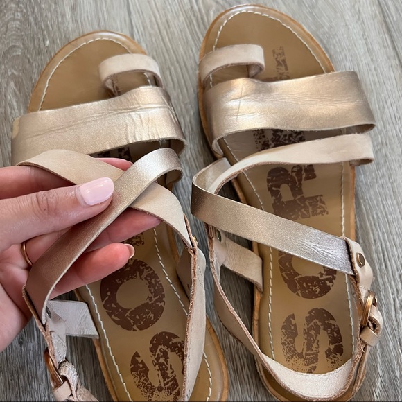 Sorel Ella Criss Cross Sandals - Picture 7 of 13